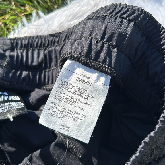 Under Armour Heat Gear Armour Women’s Joggers Black Size Small New with tag! - Picture 11 of 16